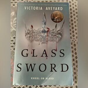 Glass Sword by Victoria Aveyard